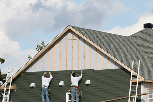 Professional Siding technician working in Harpster, OH